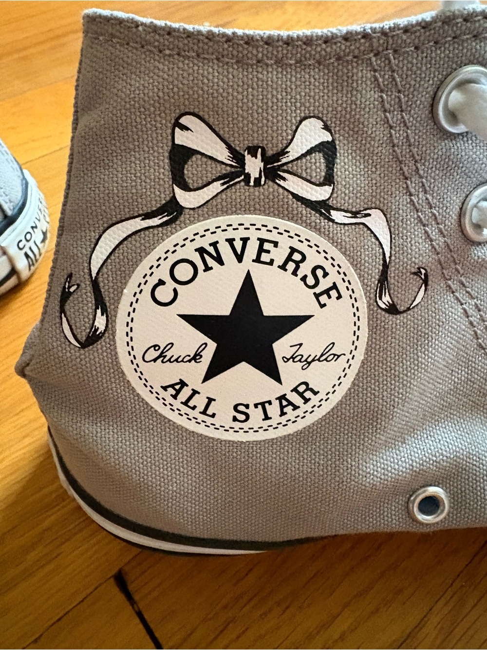 Converse women’s size 7 Gray Canvas High Top Sneakers with Bow Graphic
